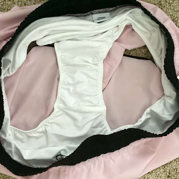 \Amazon Essentials\ NWT Women’s 4” Woven Running Shorts - Picture 12 of 13